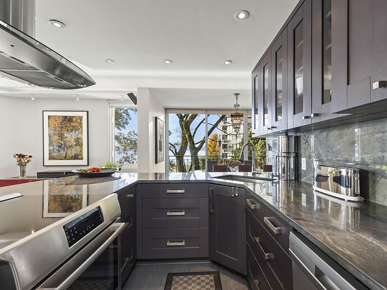 402 1575 Beach Avenue