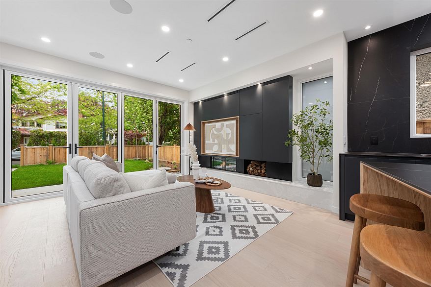 1 2764 W 14th Avenue