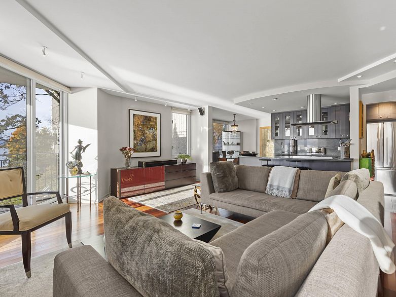 402 1575 Beach Avenue