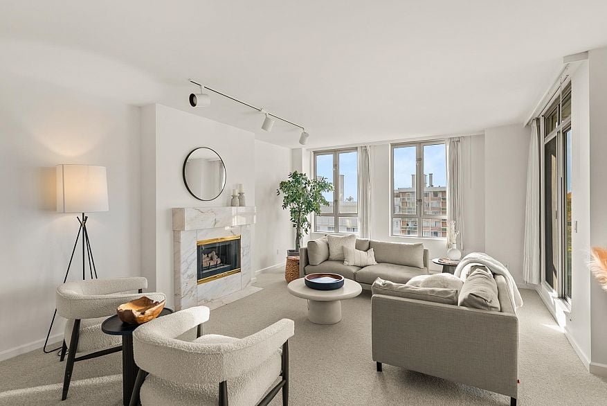 701 5850 Balsam Street