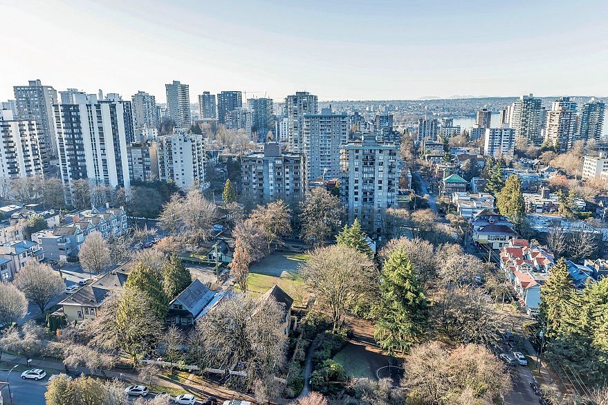 2201 1482 Robson Street