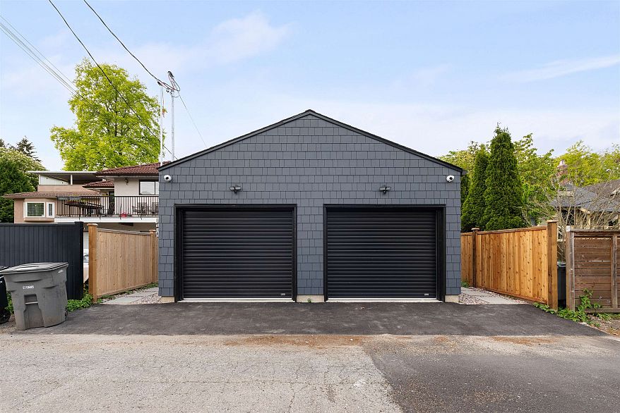 2 2764 W 14th Avenue