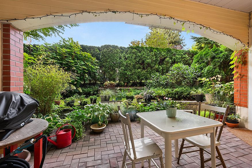 212 360 E 36th Avenue