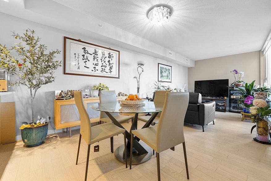 305 505 W 30th Avenue