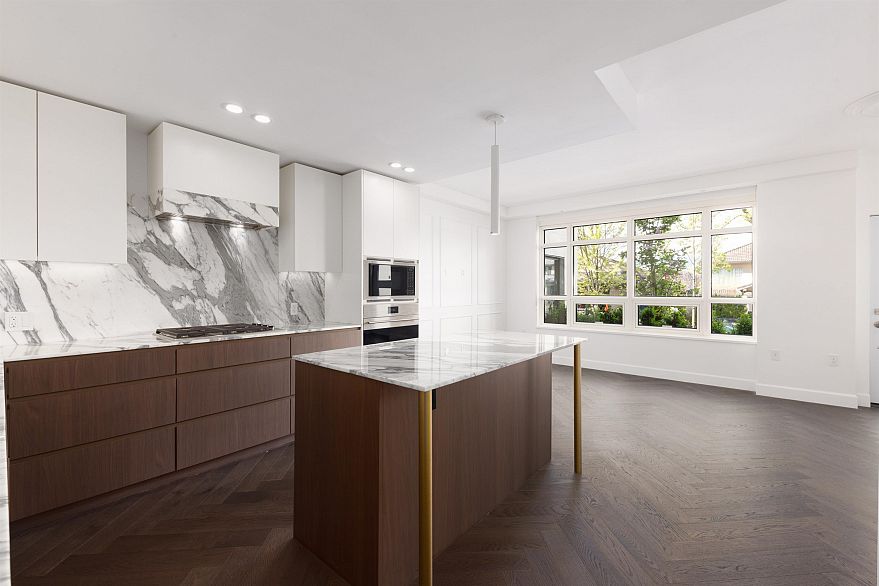 101 3668 W 10th Avenue