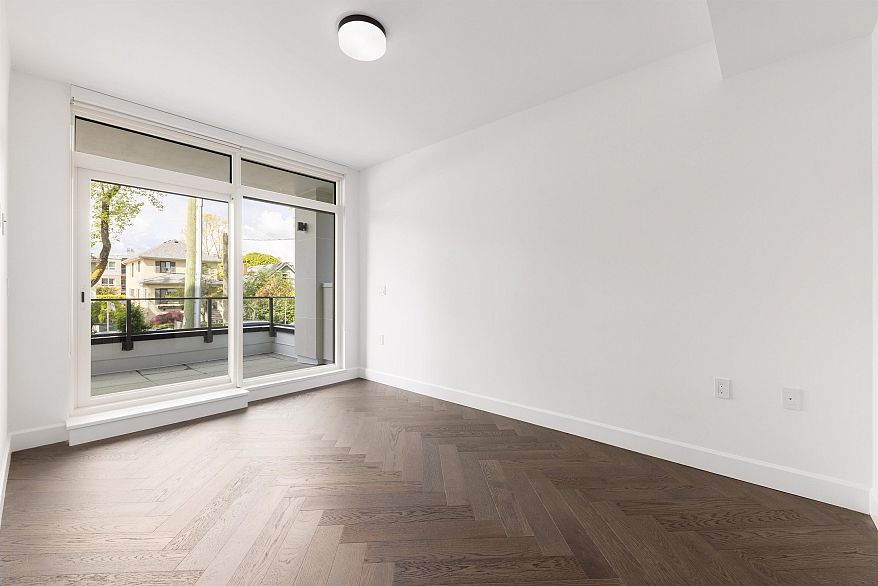 101 3668 W 10th Avenue