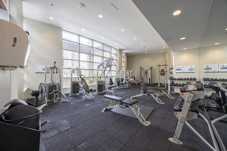 1906 188 Keefer Place