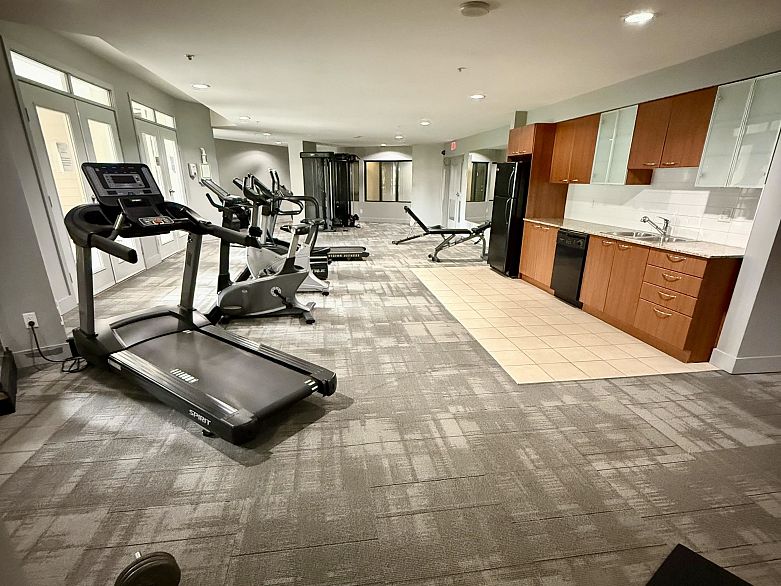 302 4028 Knight Street