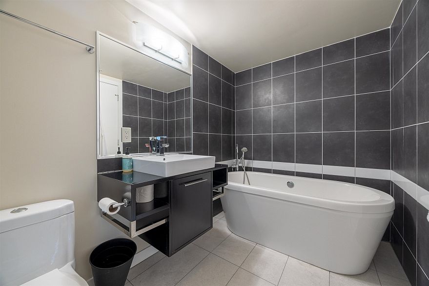 1906 188 Keefer Place