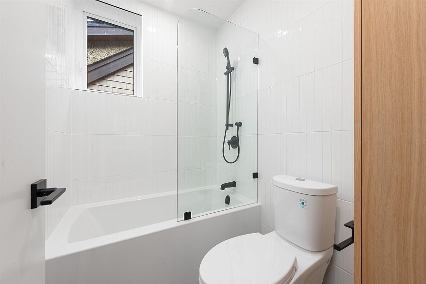 1 2764 W 14th Avenue