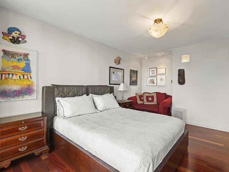 402 1575 Beach Avenue