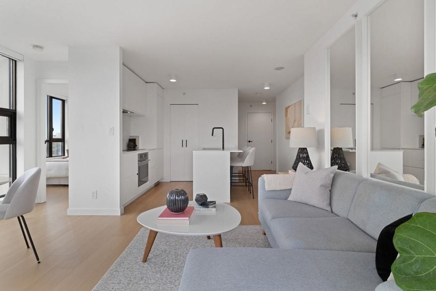 3002 909 Mainland Street