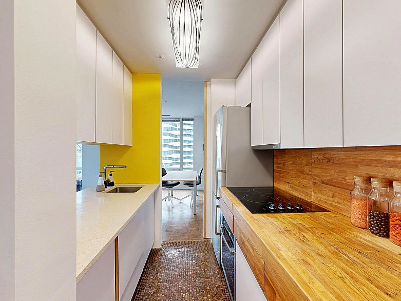 1207 989 Nelson Street