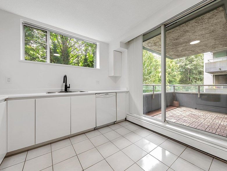 307 3061 E Kent Avenue North