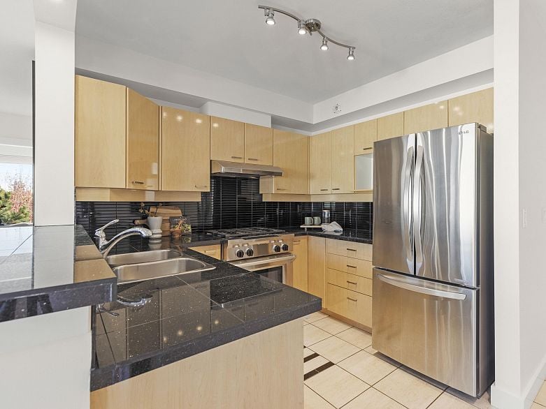 612 2228 Marstrand Avenue