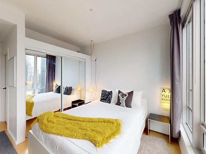 1207 989 Nelson Street