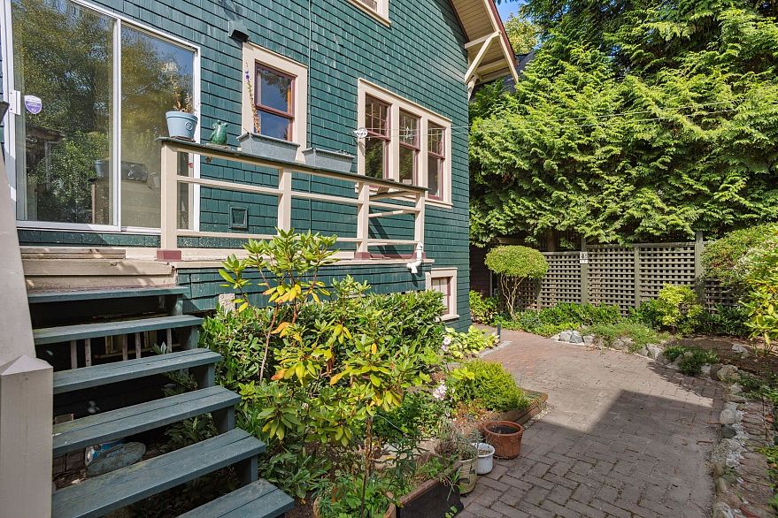 1842 Macdonald Street