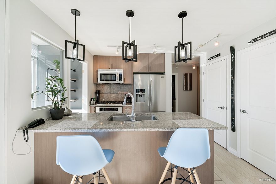 702 1211 Melville Street