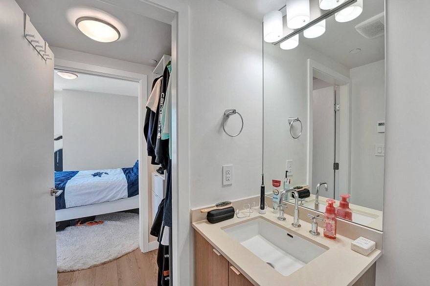 1510 111 E 1st Avenue