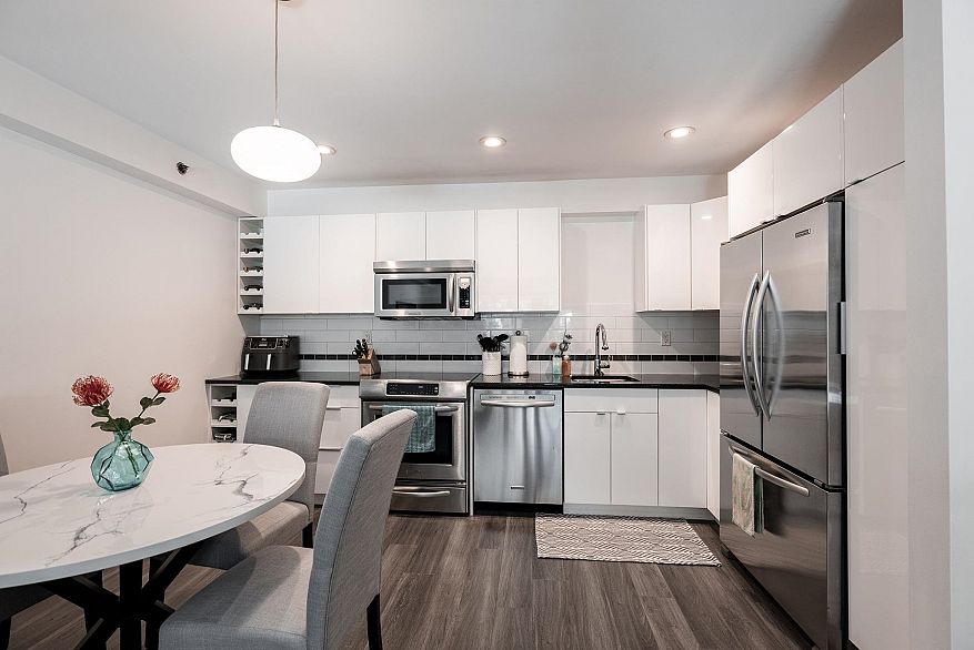 106 825 E 7th Avenue