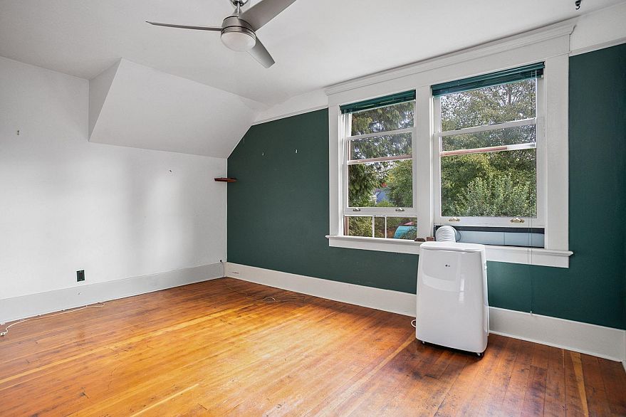 1842 Macdonald Street