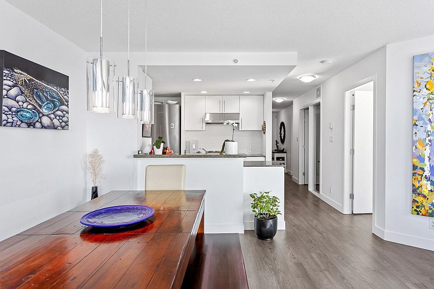 1902 455 Beach Crescent