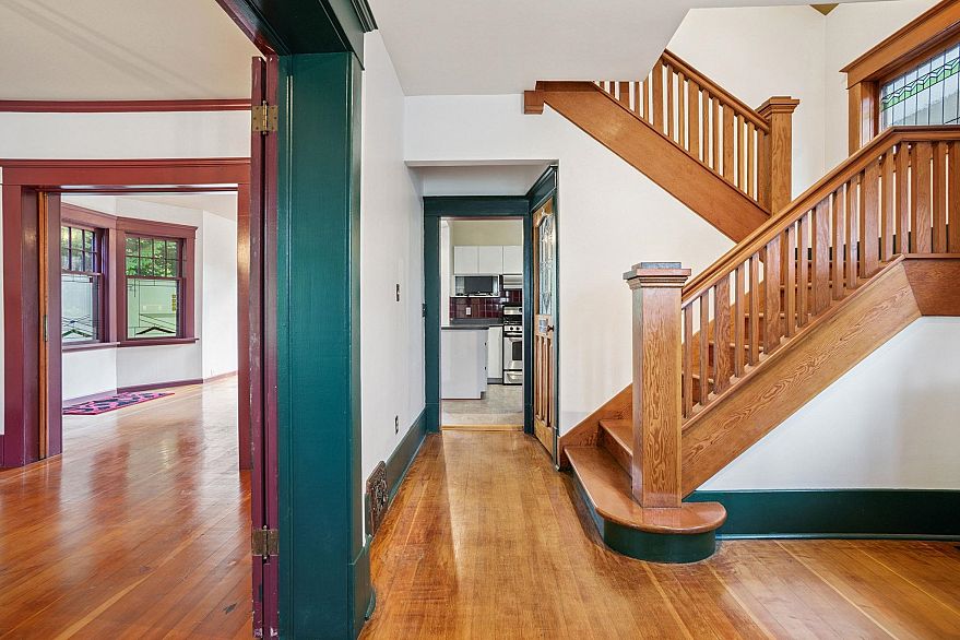 1842 Macdonald Street