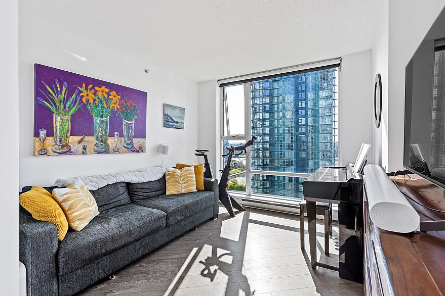 1902 455 Beach Crescent