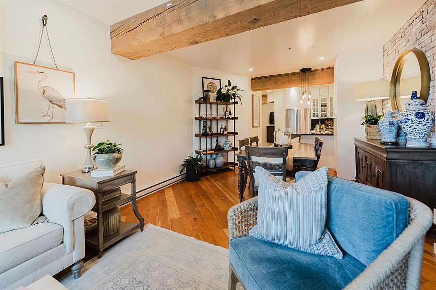 210 1178 Hamilton Street