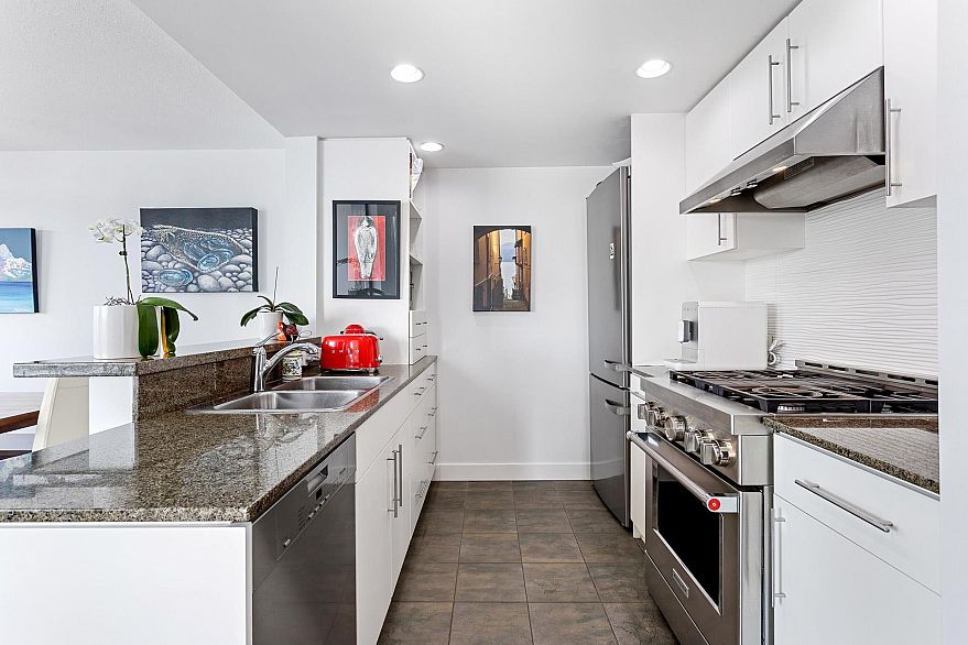 1902 455 Beach Crescent