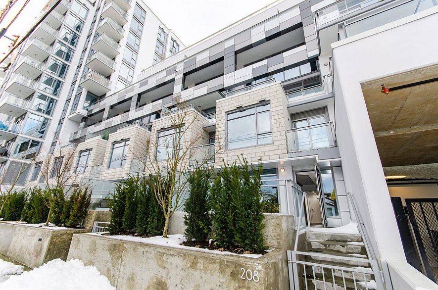 208 2435 Kingsway Street