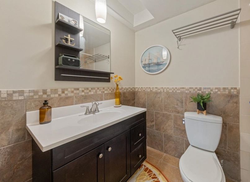 208 1516 Charles Street