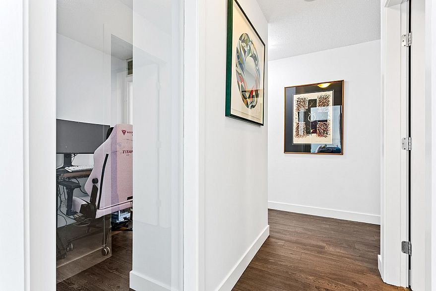 1902 455 Beach Crescent