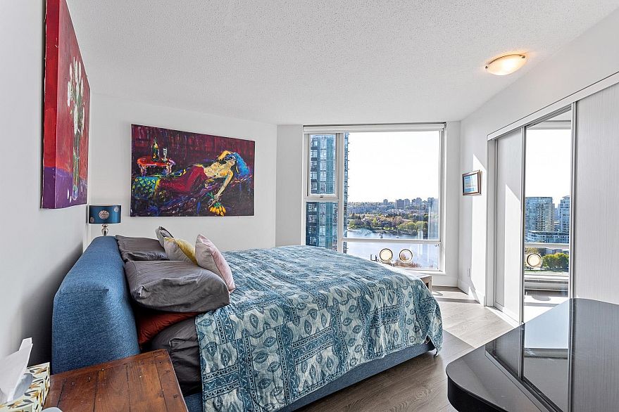 1902 455 Beach Crescent