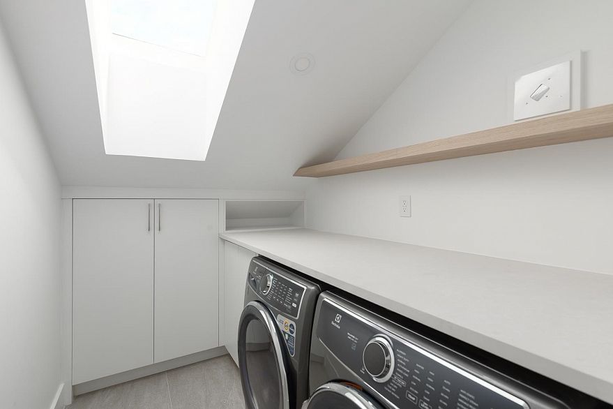 2 3186 W 11th Avenue