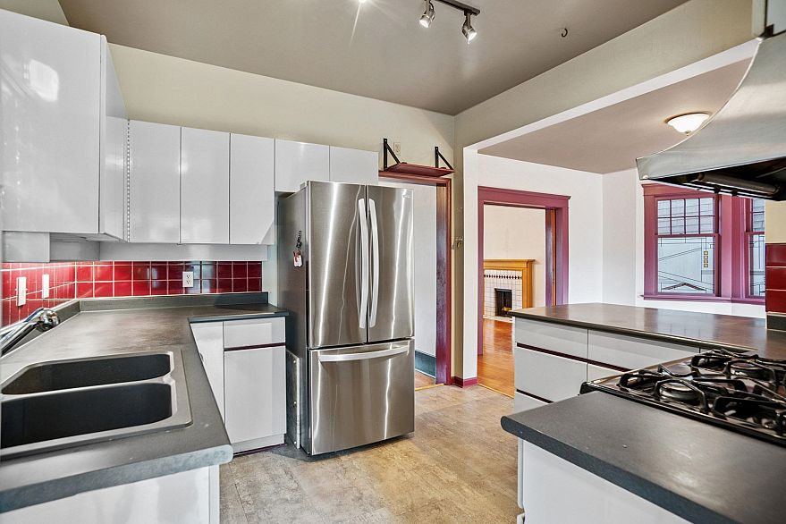 1842 Macdonald Street