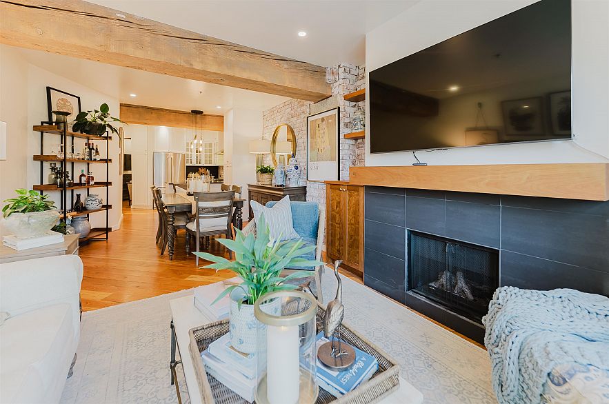 210 1178 Hamilton Street