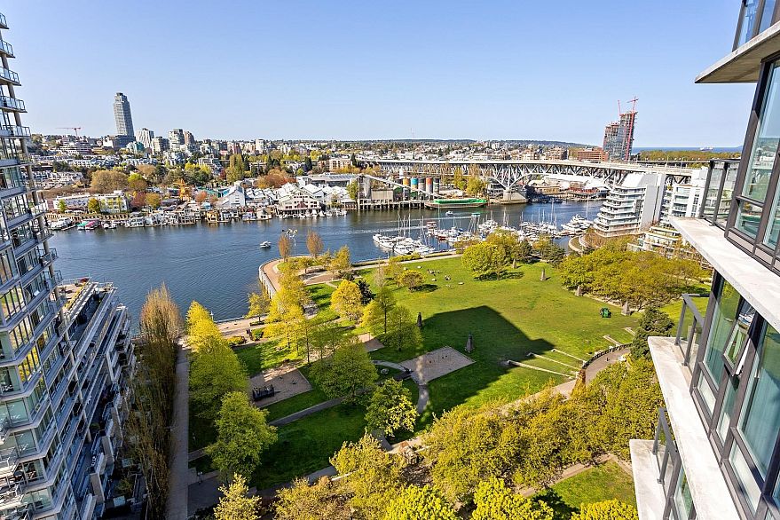 1902 455 Beach Crescent