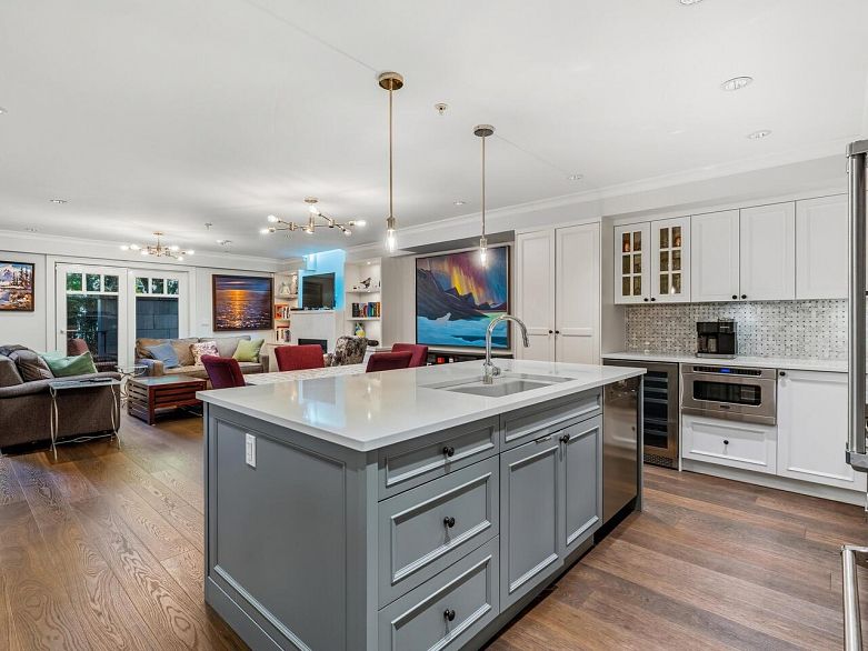 100 656 W 13th Avenue