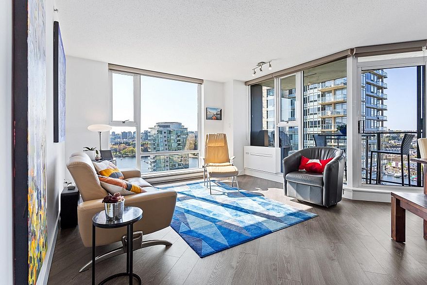 1902 455 Beach Crescent