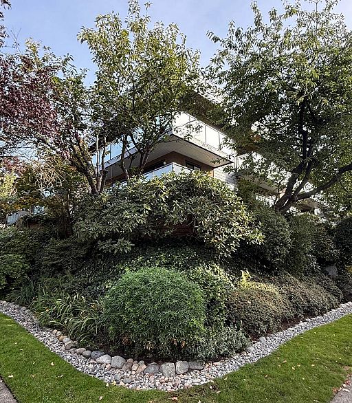 208 1516 Charles Street