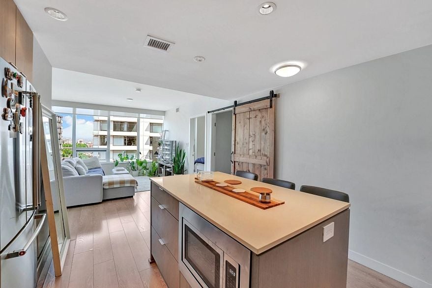 1510 111 E 1st Avenue