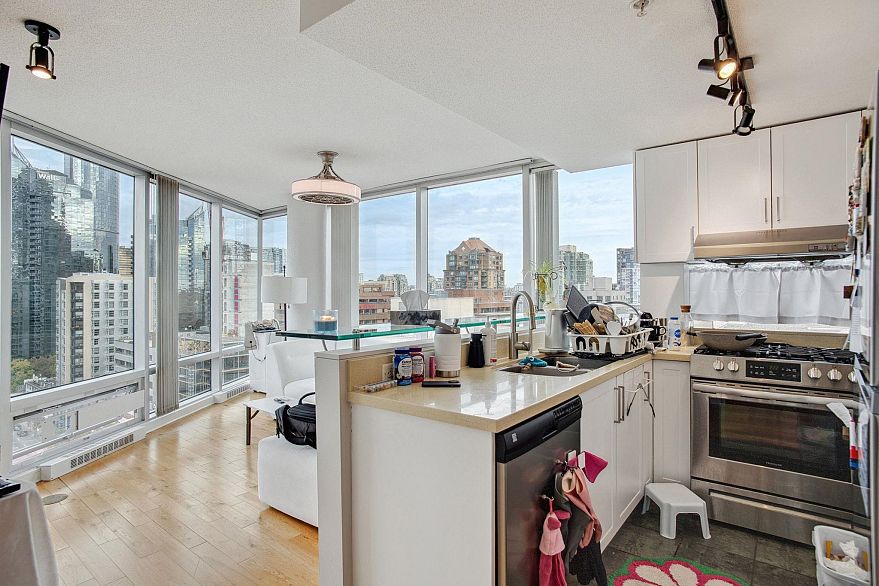 1702 1003 Burnaby Street