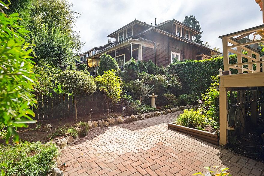 1842 Macdonald Street