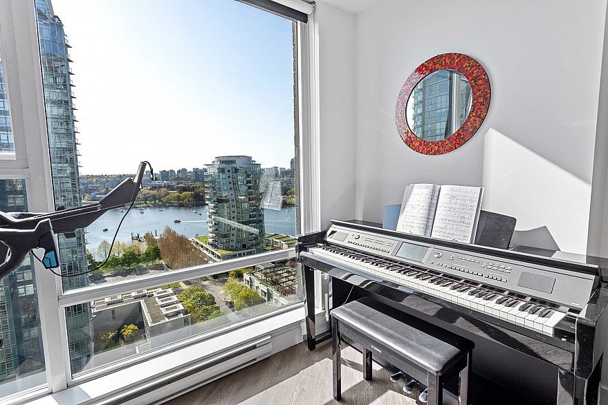 1902 455 Beach Crescent