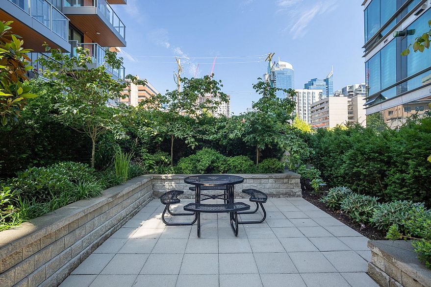 1702 1003 Burnaby Street