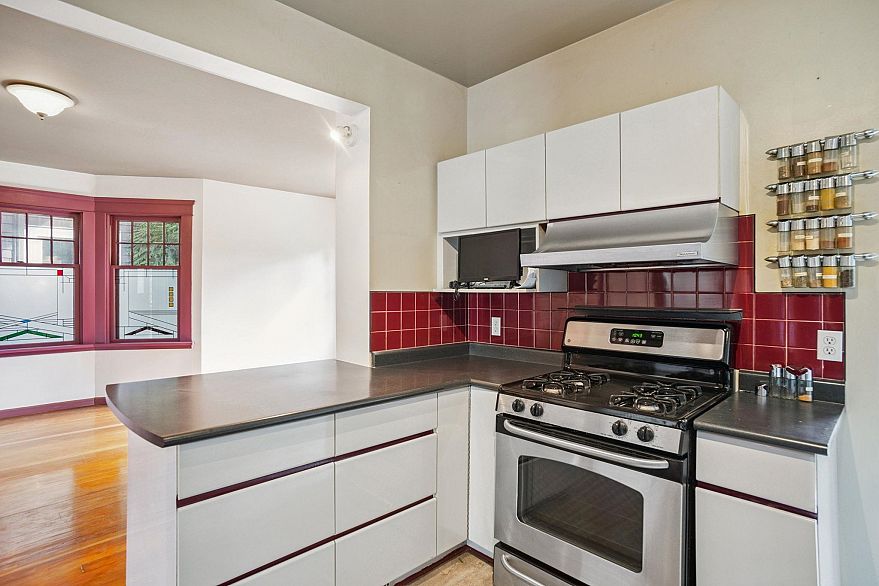 1842 Macdonald Street