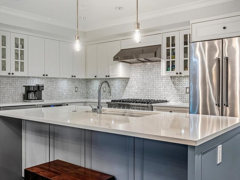 100 656 W 13th Avenue