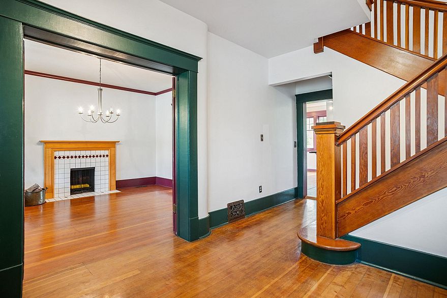 1842 Macdonald Street