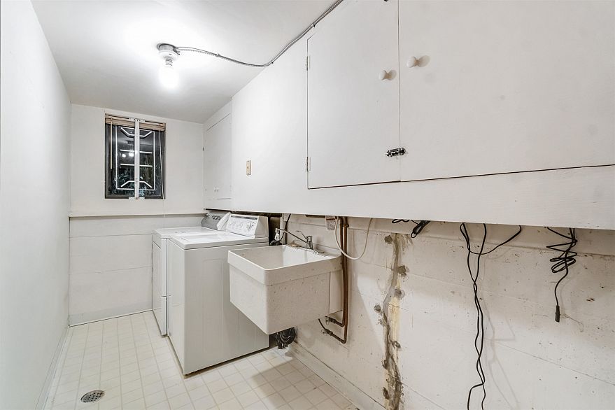 4262 Yuculta Crescent